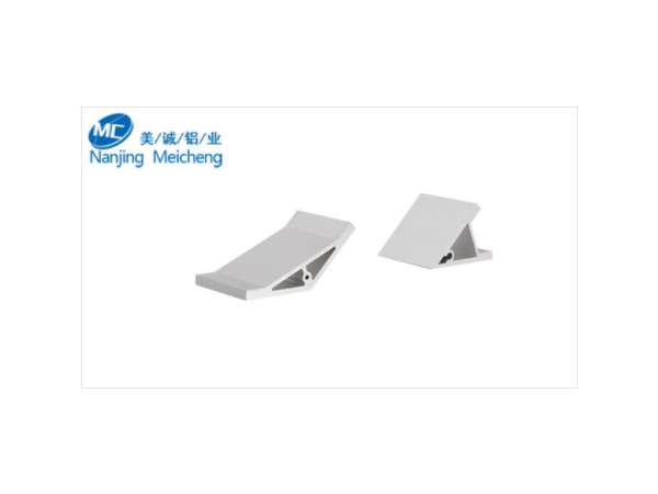 支架在工業鋁型材配件中扮演的角色